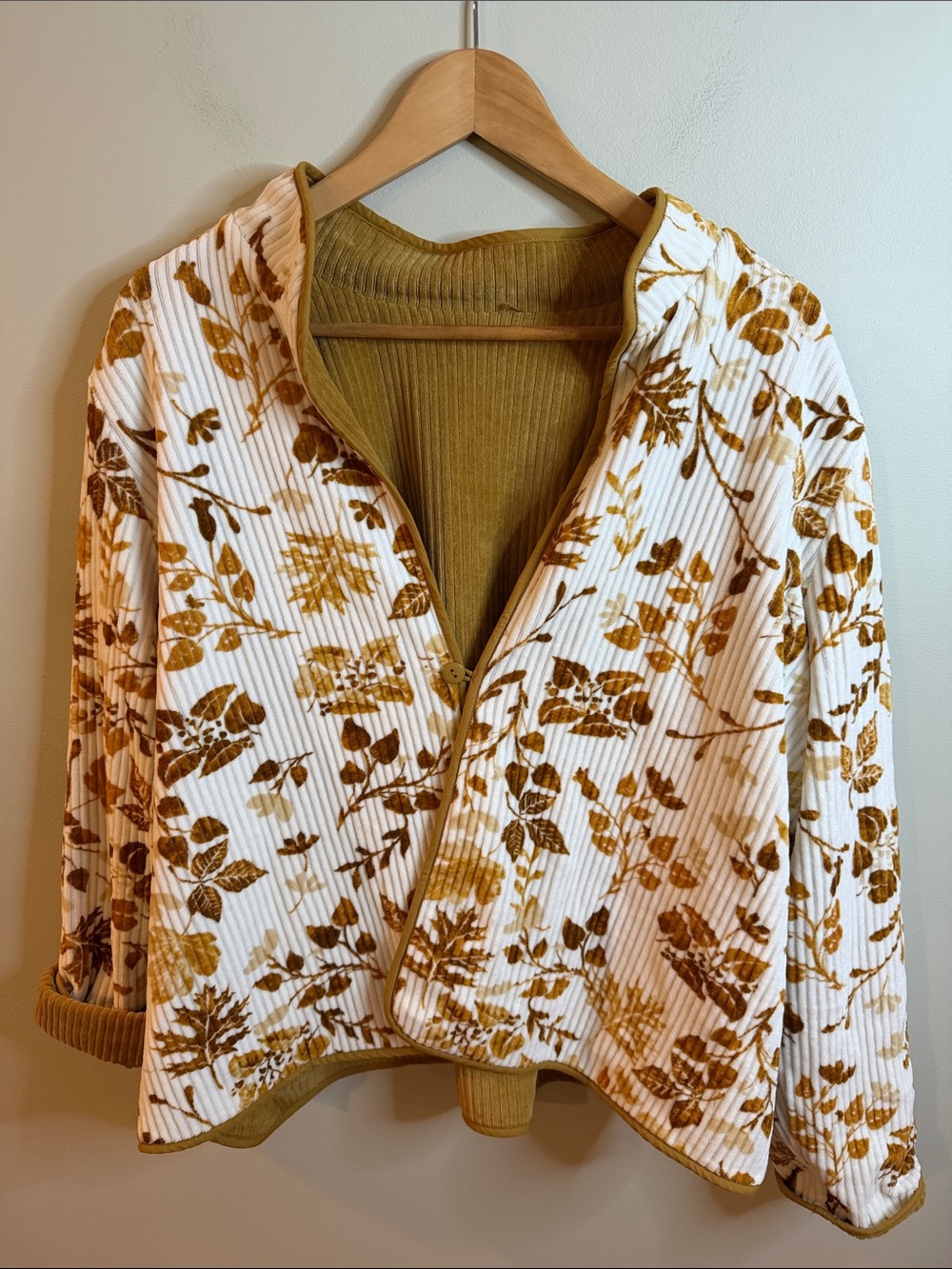 Reversible Coldwater Creek White Quilted Floral/Bown Jacket